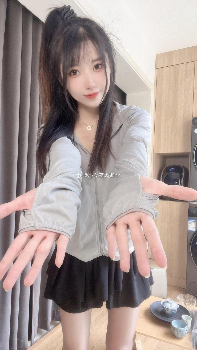 小巫女露娜柠檬海盐：美轮美奂的花海cos原图欣赏