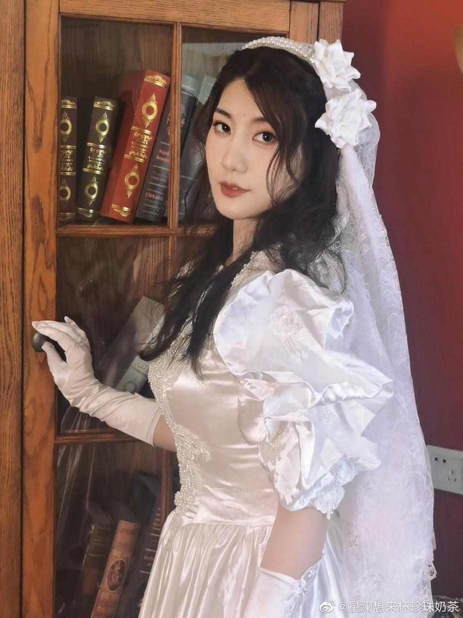 星澜是澜澜叫澜妹呀巫女，拍摄的美图绝对堪比摄影大师的作品