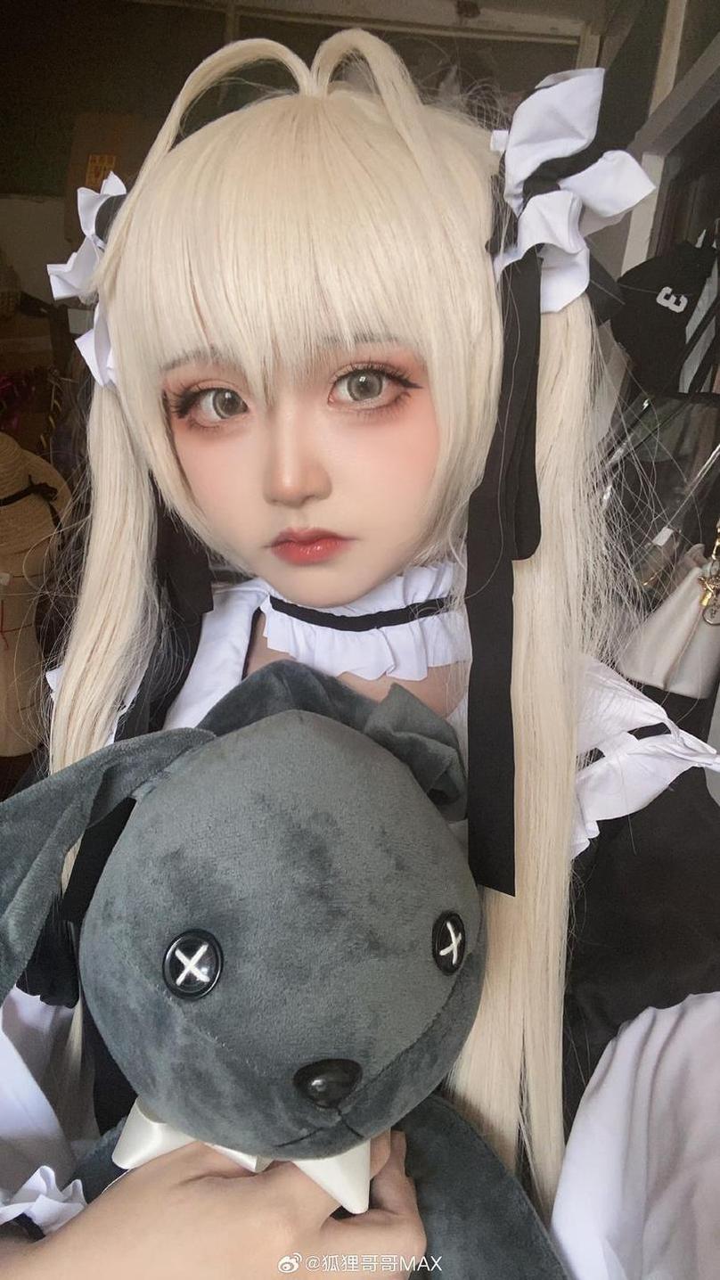 薄墨锦狐初音cos美图：灰白之间的妖艳诱惑